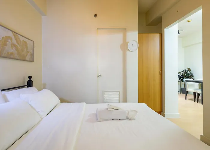 Forbeswood Heights 1br With Garden View * Manila
