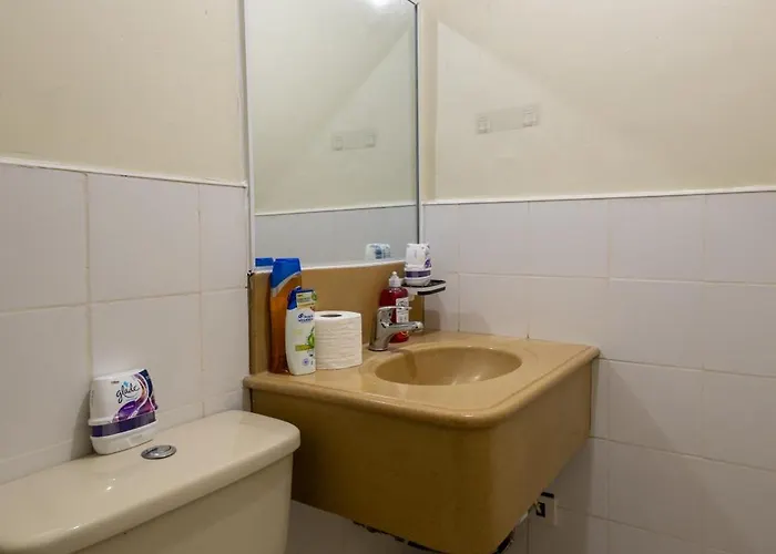 Forbeswood Heights 1br With Garden View *