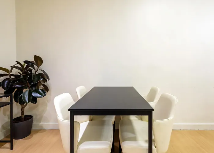 Forbeswood Heights 1br With Garden View
