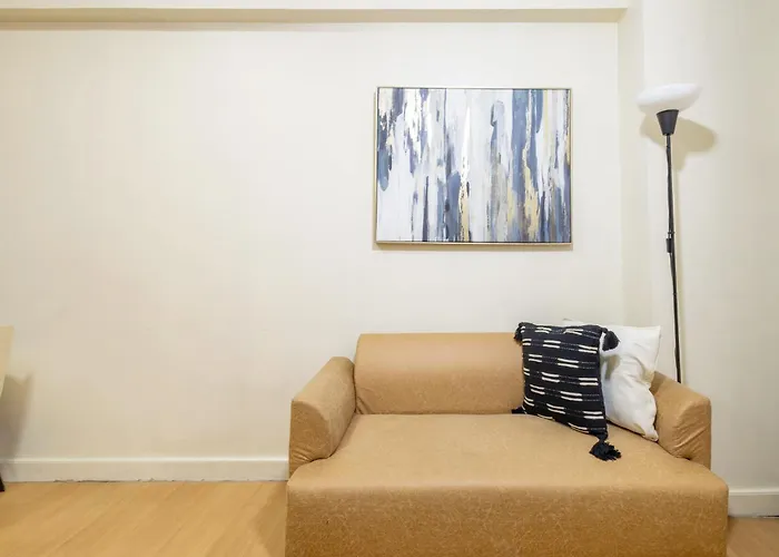 Forbeswood Heights 1br With Garden View Manila
