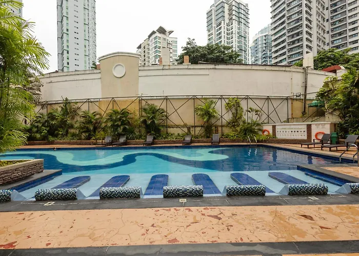 Forbeswood Heights 1br With Garden View Manila