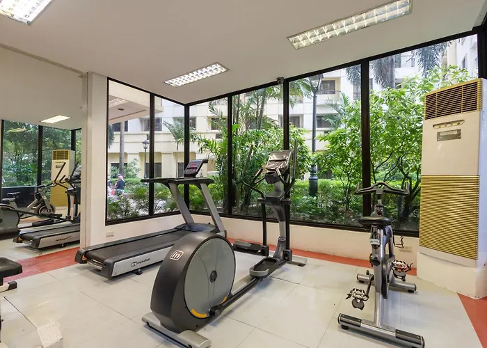 Forbeswood Heights 1br With Garden View * Manila