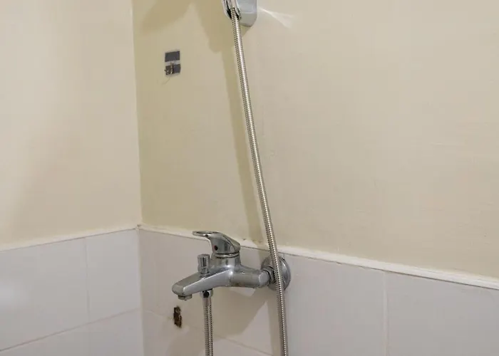 Forbeswood Heights 1br With Garden View Manila