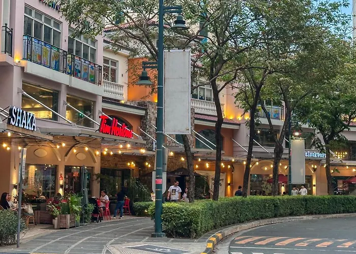 Forbeswood Heights 1br With Garden View Manila